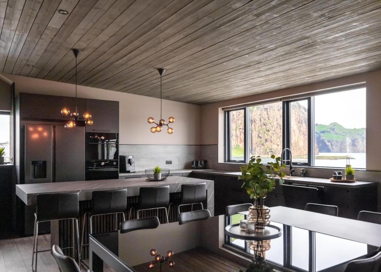 Pier Apartments Вестманеяр Екстериор снимка